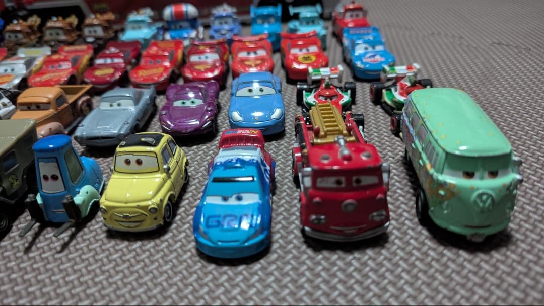 トミカ　カーズ　 約50台とマックトレーラー　バッグ付き　USED　まとめ売り