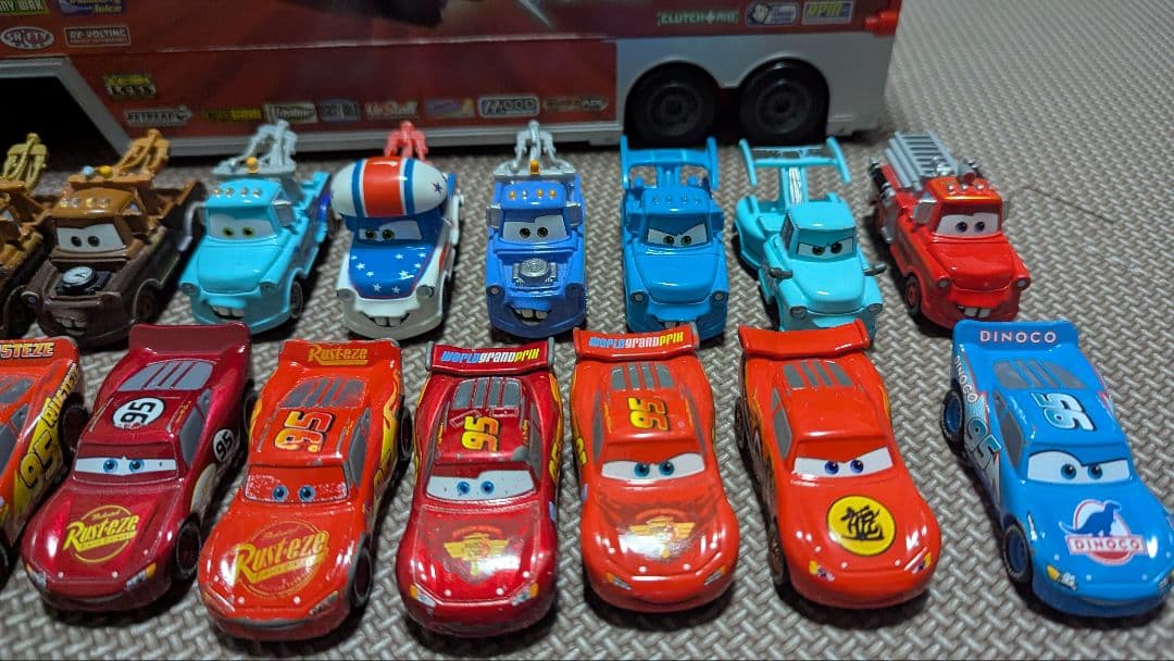 トミカ　カーズ　 約50台とマックトレーラー　バッグ付き　USED　まとめ売り