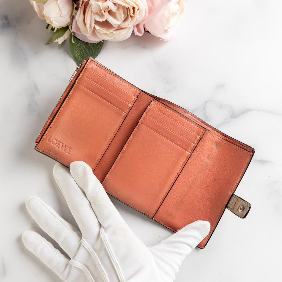 【美品】 LOEWE 三つ折り財布 スモールバーティカルウォレット