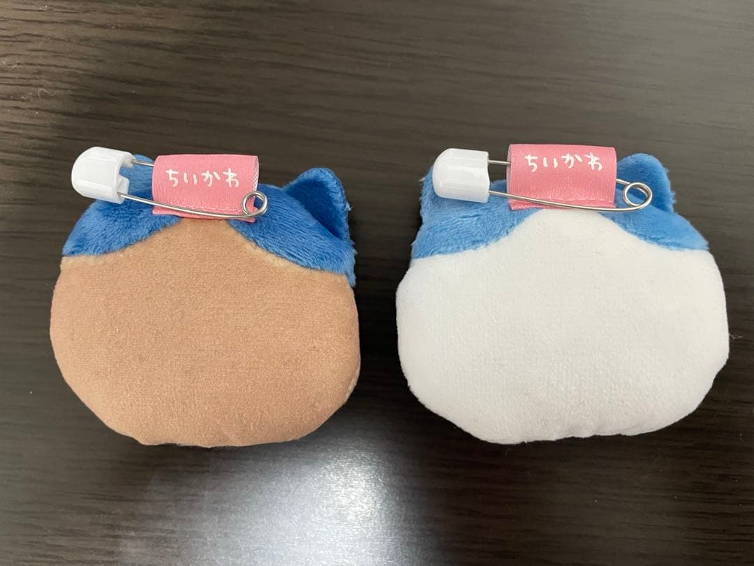 ちいかわ観光　ノベルティ　ピンバッジ　ハチワレ(日焼け、サングラスセット)