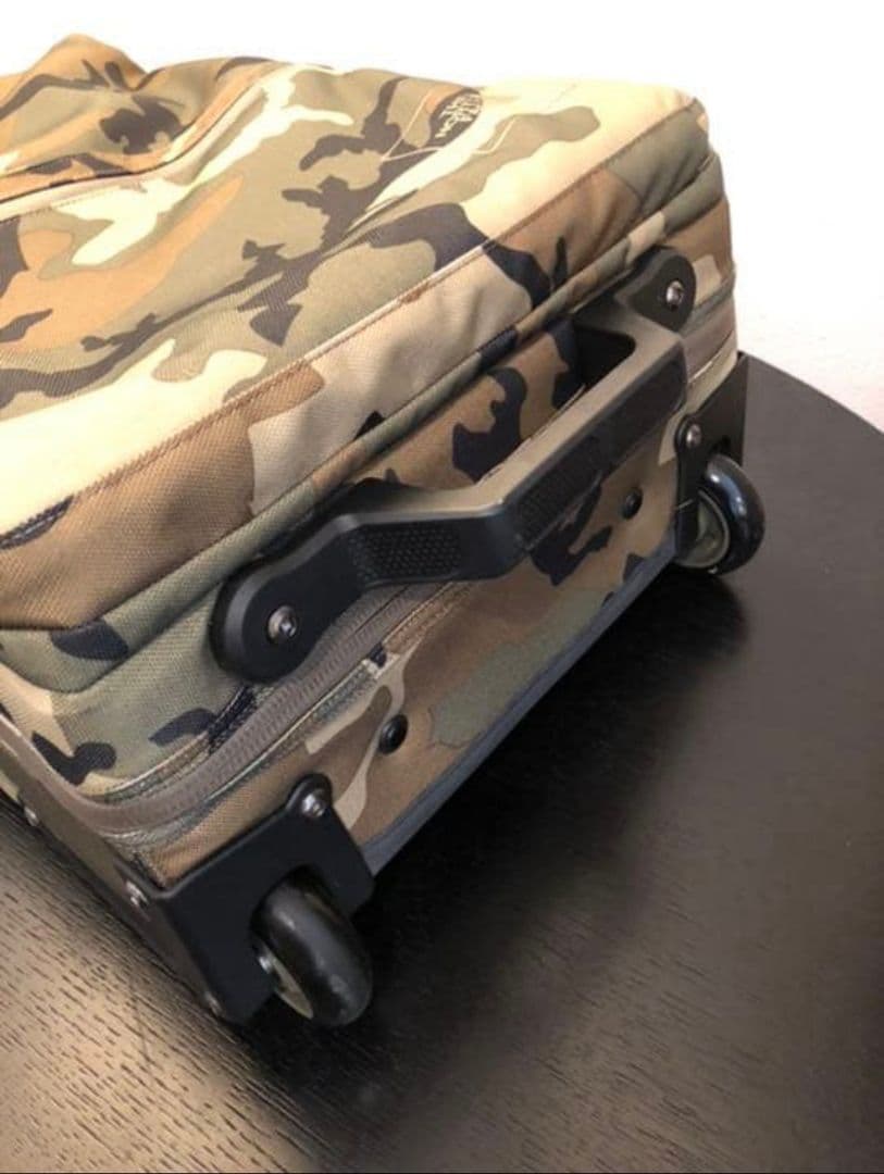 ノースフェイス シャトルローラー カモフラ 迷彩