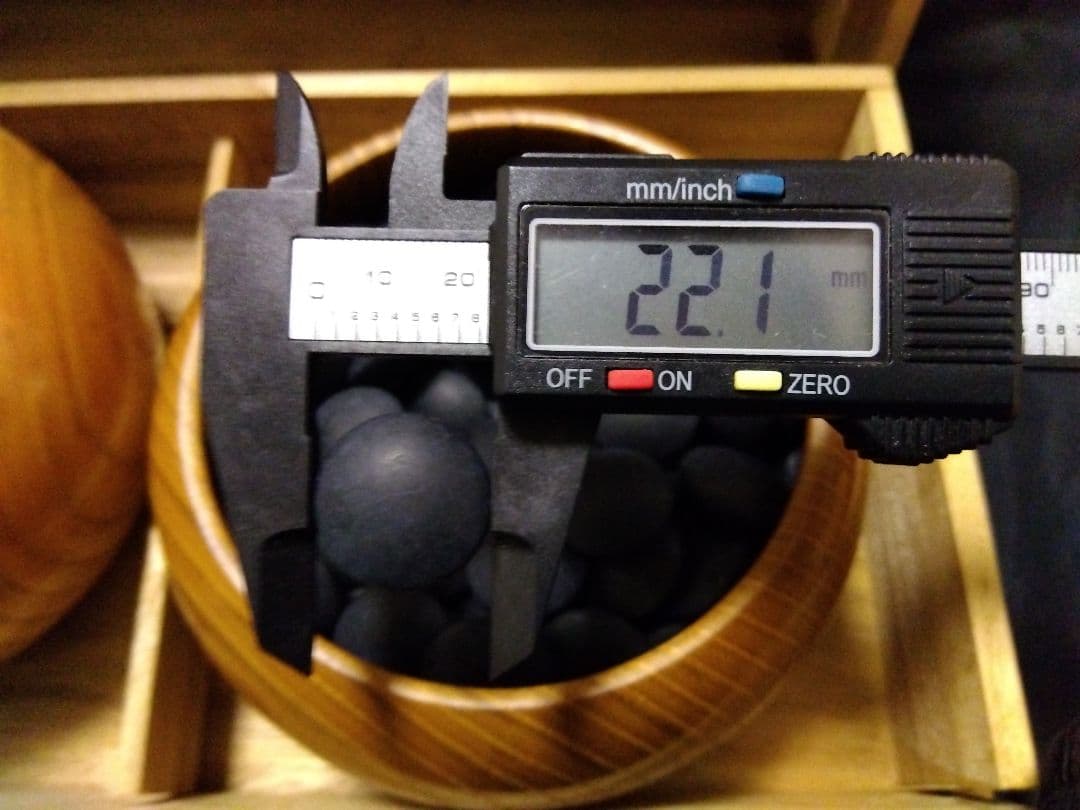 日向特製蛤碁石　実用　34号程度　特大欅碁笥　那智黒石　桐箱付き