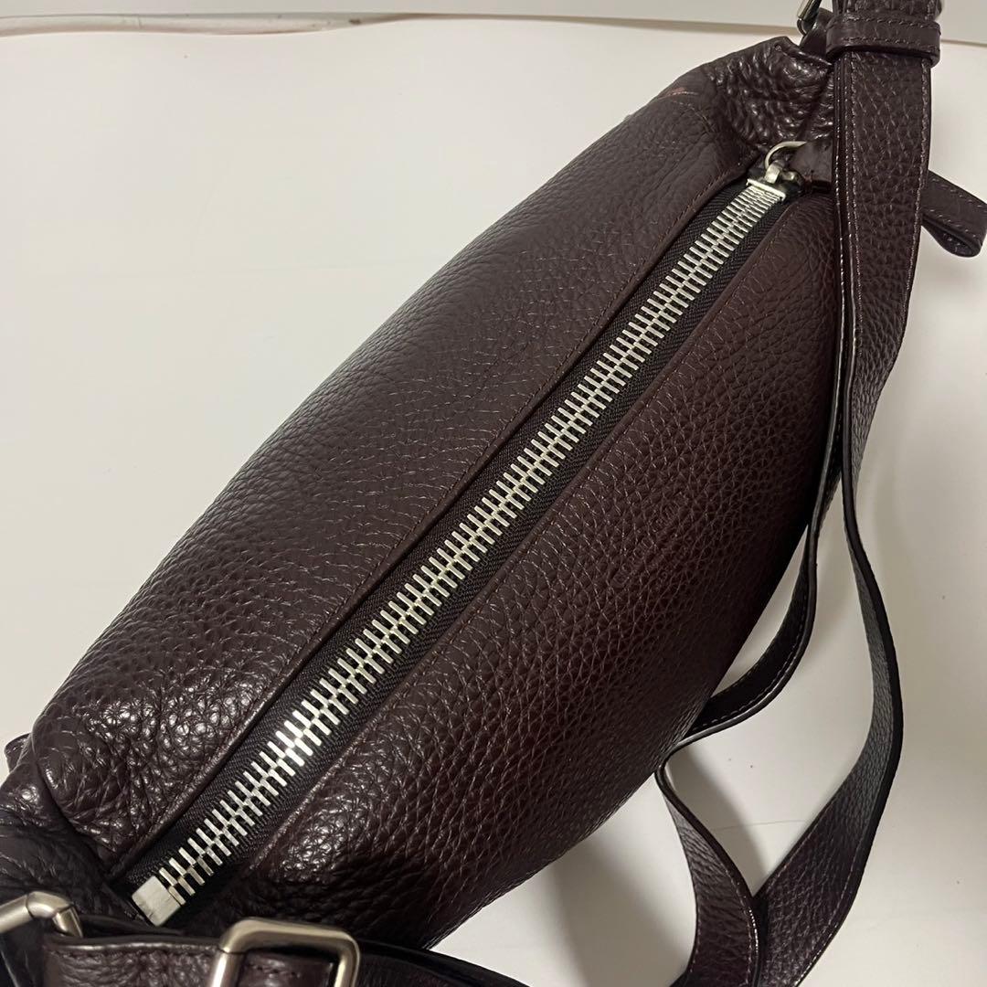 ✨未使用保管品✨　EMPORIO ARMANI ショルダーバッグ　レザー
