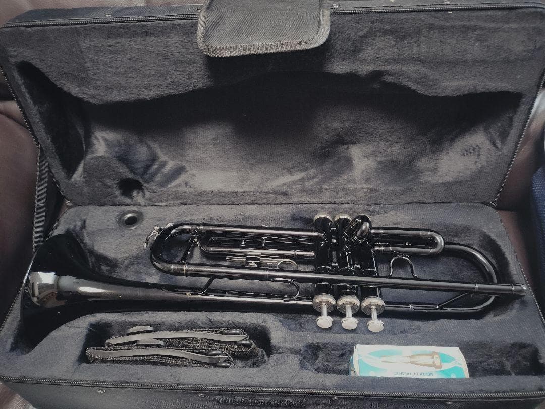 黒色（ブラック） B♭トランペット 本体　未使用品