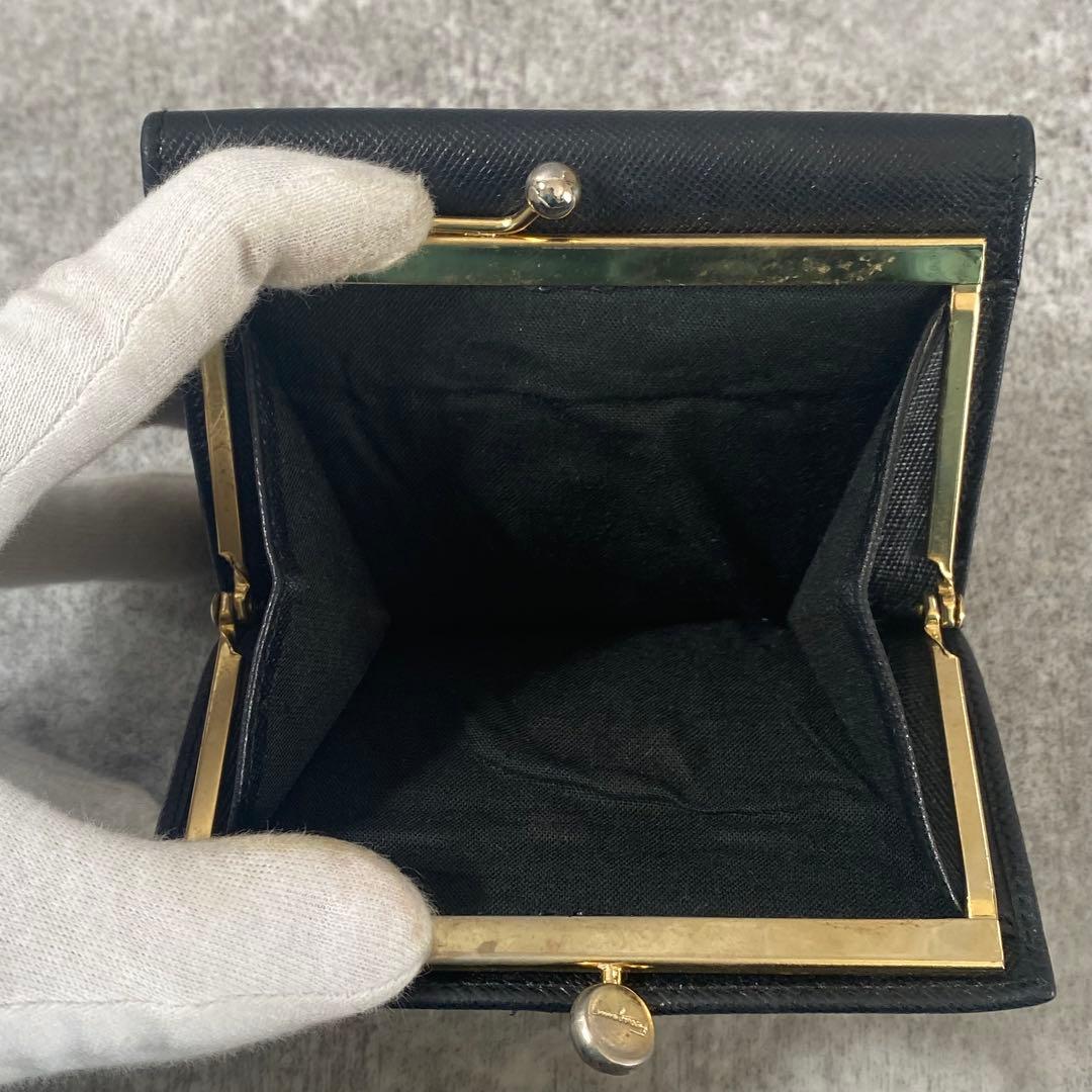 美品　フェラガモ　折り財布　ガンチーニ　サフィアーノレザー　ブラック　黒