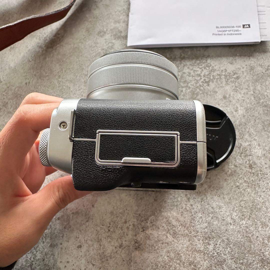 富士フイルム ミラーレス一眼レフ カメラ X-A7 レンズキット シルバー