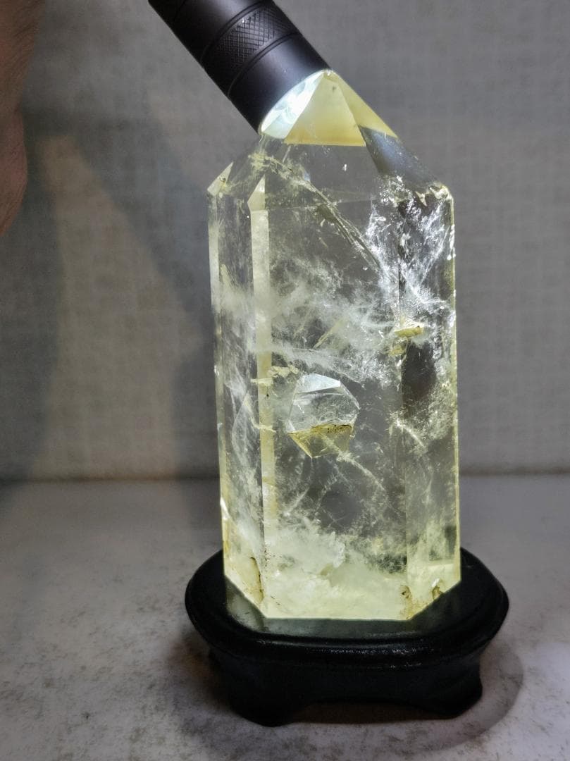 水晶 486g クォーツ 原石 鑑賞石 自然石 誕生石 宝石 鉱物 鉱石 水石