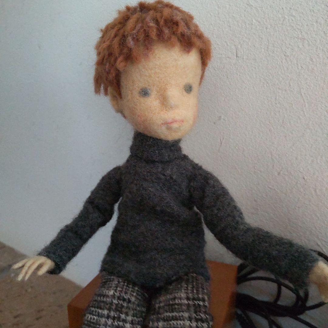 フェルト作家ポペットpoppetさん　　少年と猫