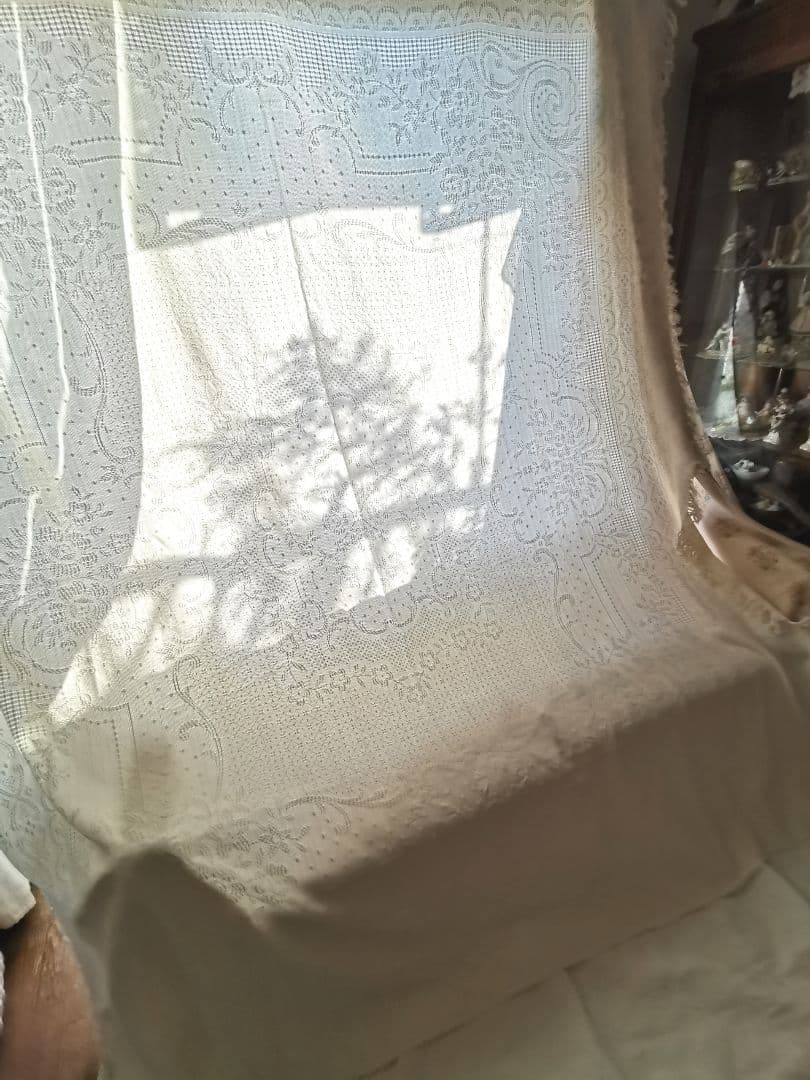 ヴィンテージ南仏 ピケドプロヴァンス メダイヨン＆花籠 交差フリンジ付スプレッド