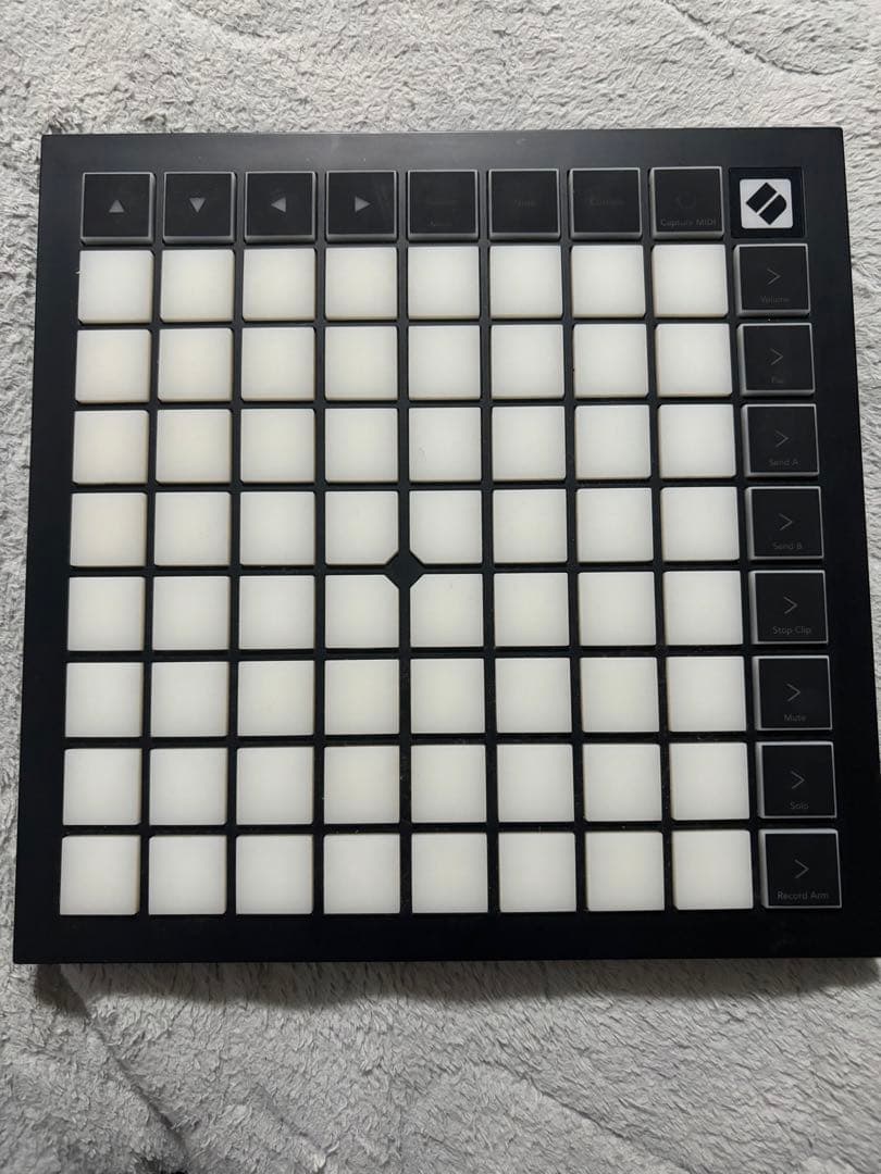 Novation Launchpad X MIDIコントローラー