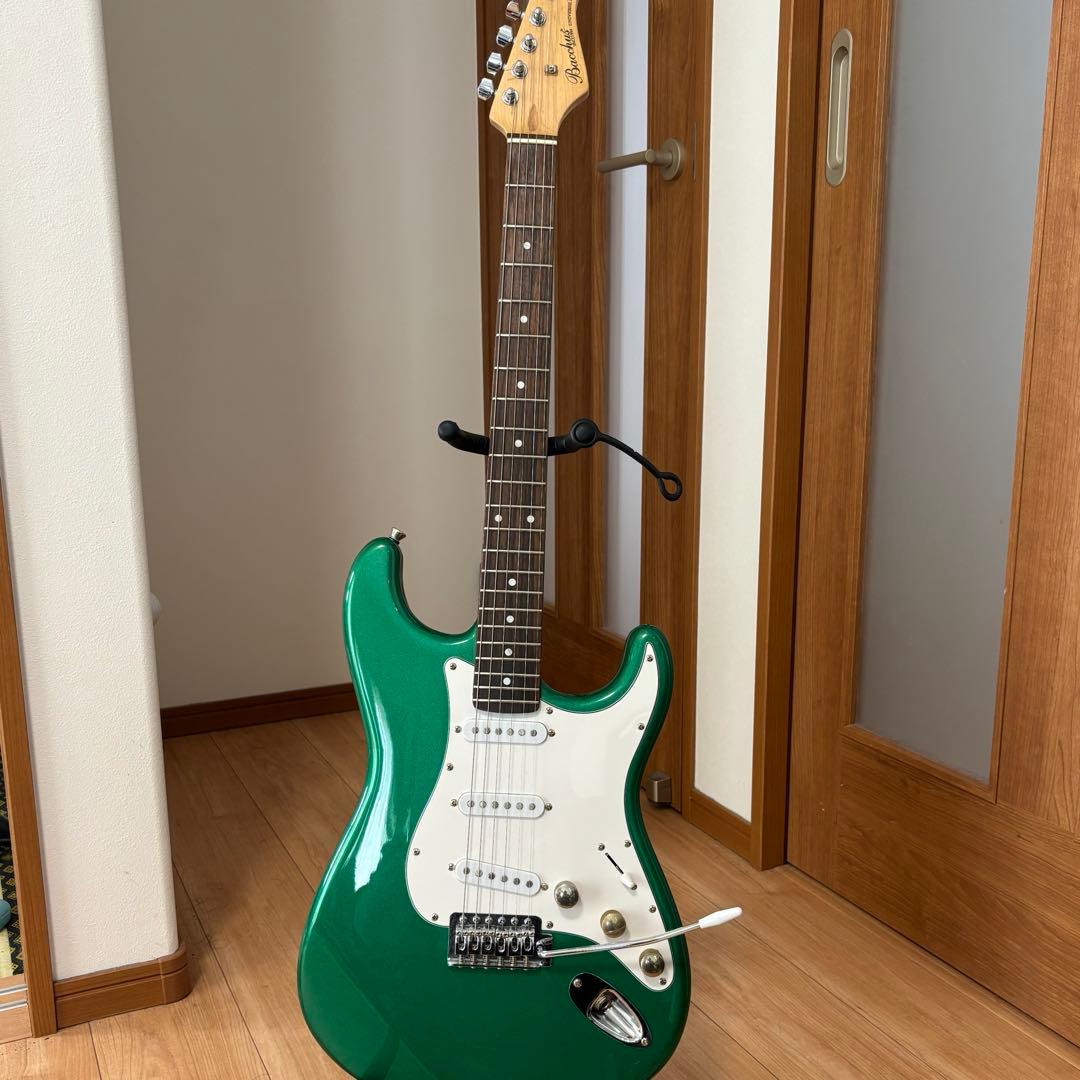 Bacchus BTS-1R グリーンのストラトタイプ ソフトギターケース付