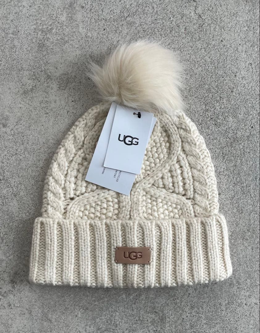 【未使用品】 UGG ケーブル ビーニー ニット帽 ポンポン付き ホワイト