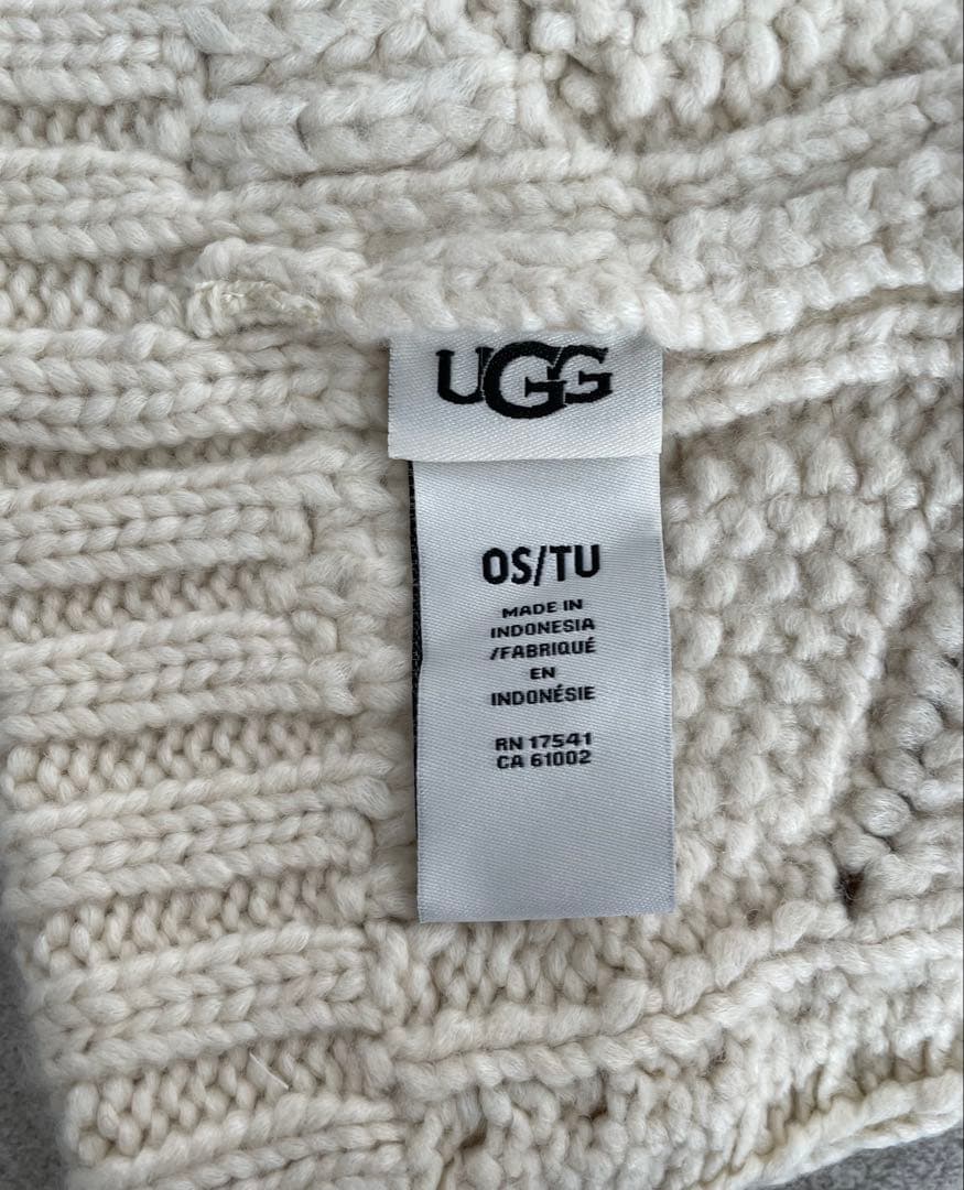 【未使用品】 UGG ケーブル ビーニー ニット帽 ポンポン付き ホワイト