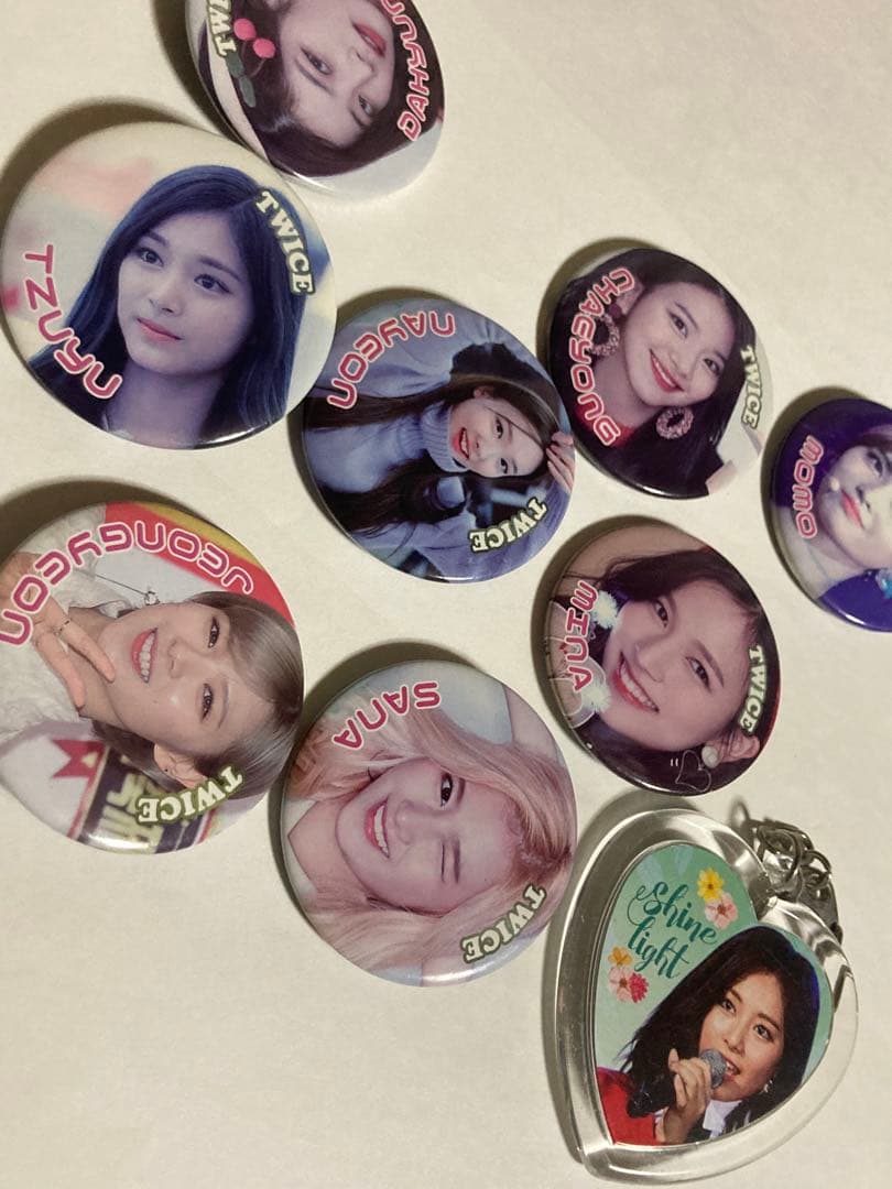 TWICE 缶バッチ　キーホルダー　韓国購入　ハングル文字表記