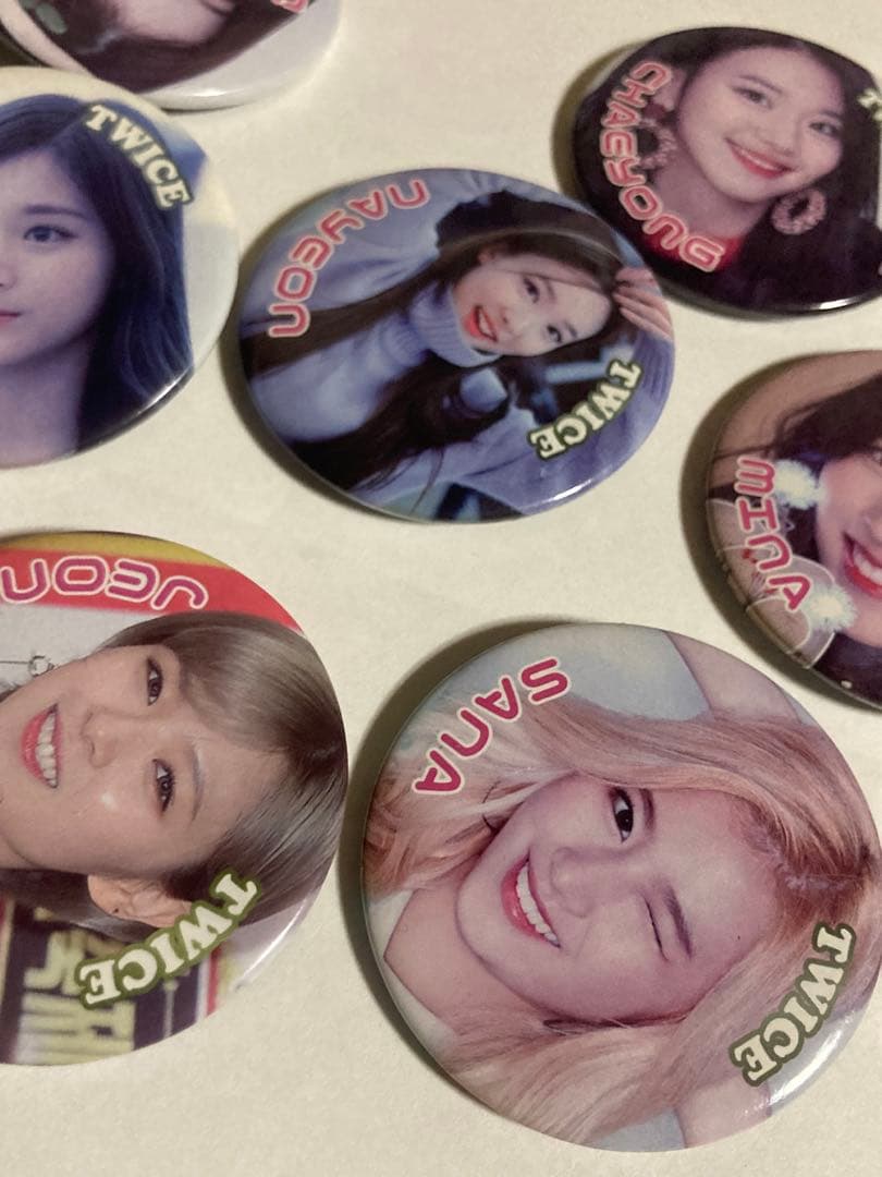 TWICE 缶バッチ　キーホルダー　韓国購入　ハングル文字表記