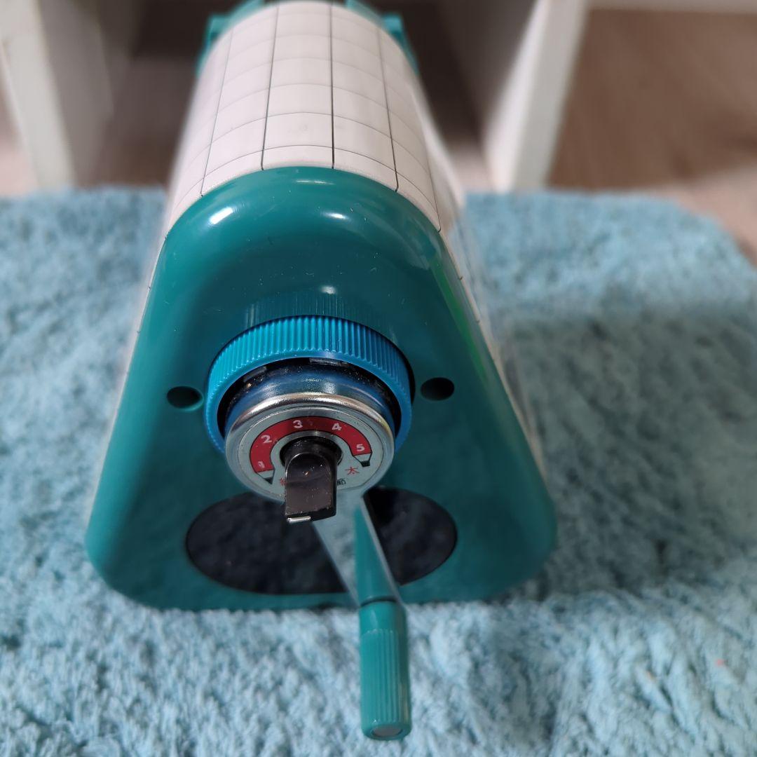 カール⚪ピラミッドえんぴつけずり⚪グリーン【新品　未使用品】