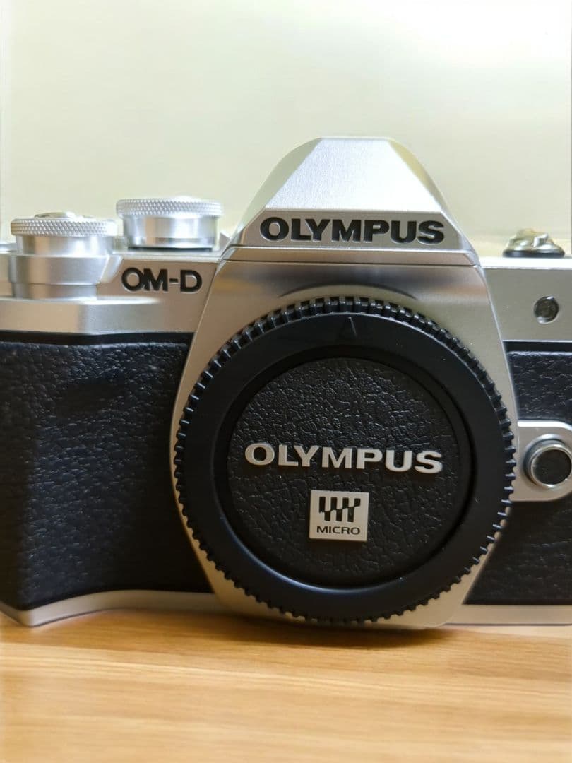 中古美品！OLYMPUS OM-D E-M10 Mark III シルバー