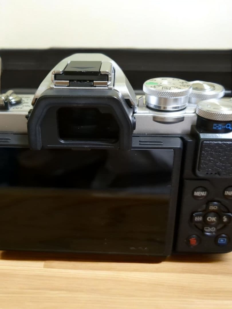 中古美品！OLYMPUS OM-D E-M10 Mark III シルバー