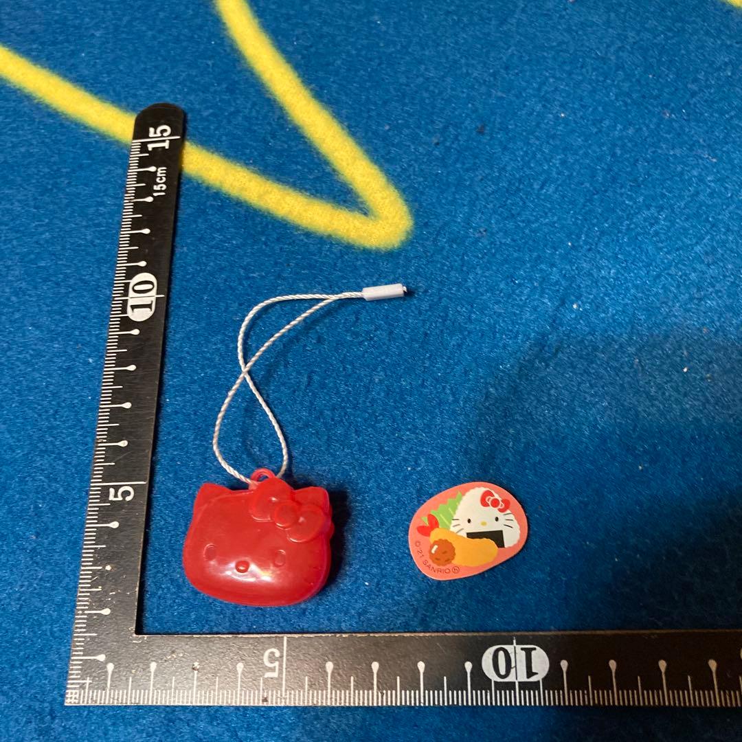 ハローキティ　小物入れ　チャーム　シール付き　サンリオショップ　赤プラ