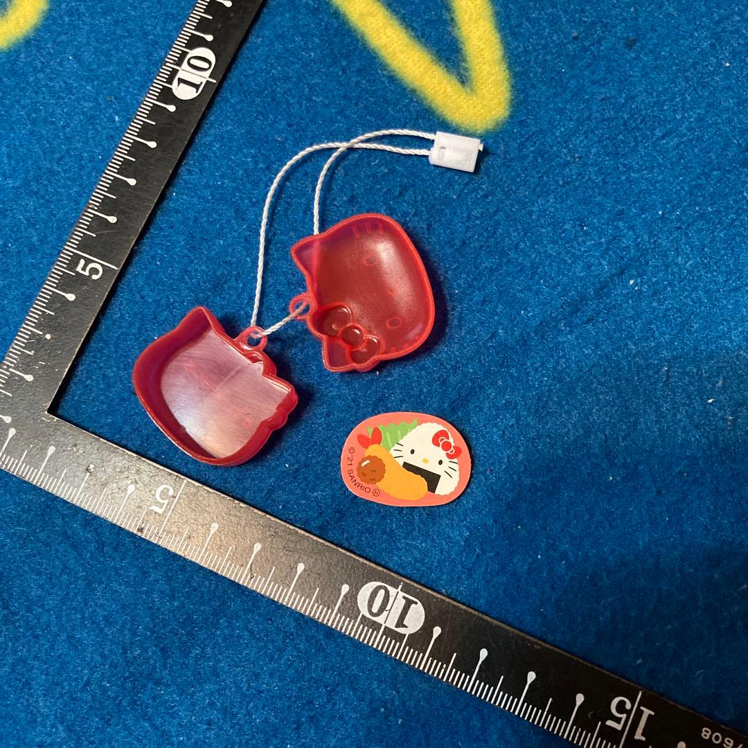 ハローキティ　小物入れ　チャーム　シール付き　サンリオショップ　赤プラ