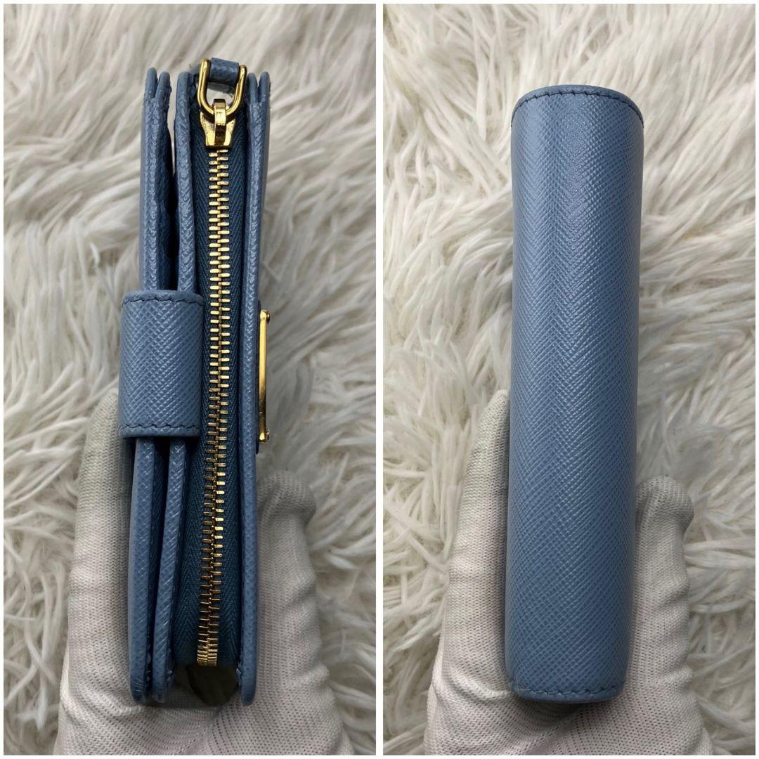 現行 未使用級✨プラダ 二つ折り財布 サフィアーノレザー 三角ロゴ 水色