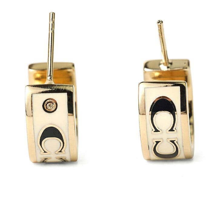 ✨新品 大特価✨コーチ シグネチャー エナメル ピアス ホワイトxゴールド