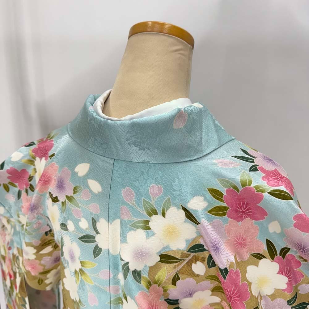 振袖 正絹 水色 古典花柄　裄69.5㎝ 　成人式 中古 D-107