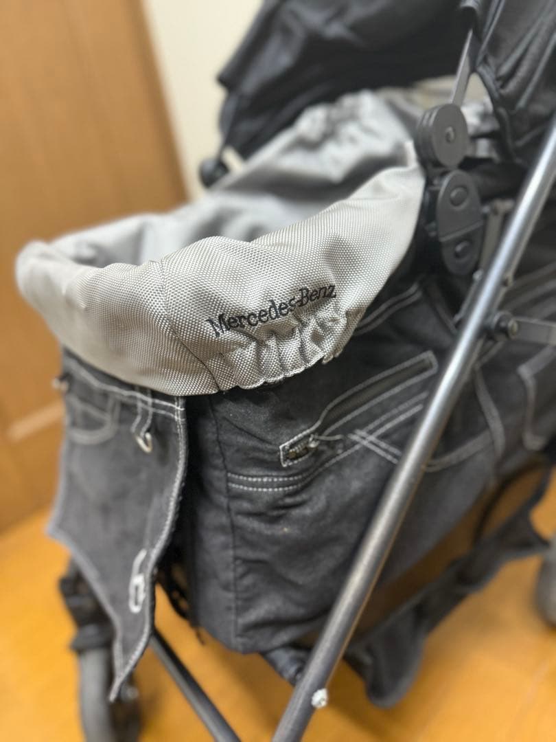 Mercedes-Benz ペットカート 黒/赤