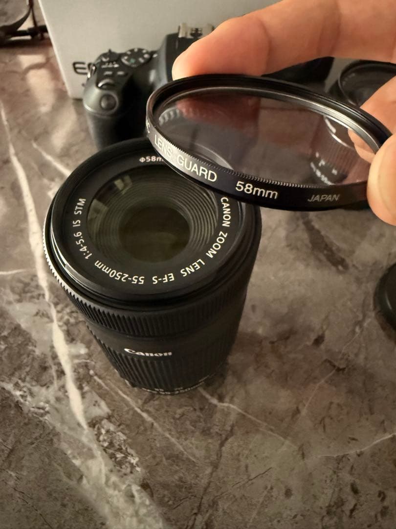 Canon EOS Kiss X10 ズームレンズ付き