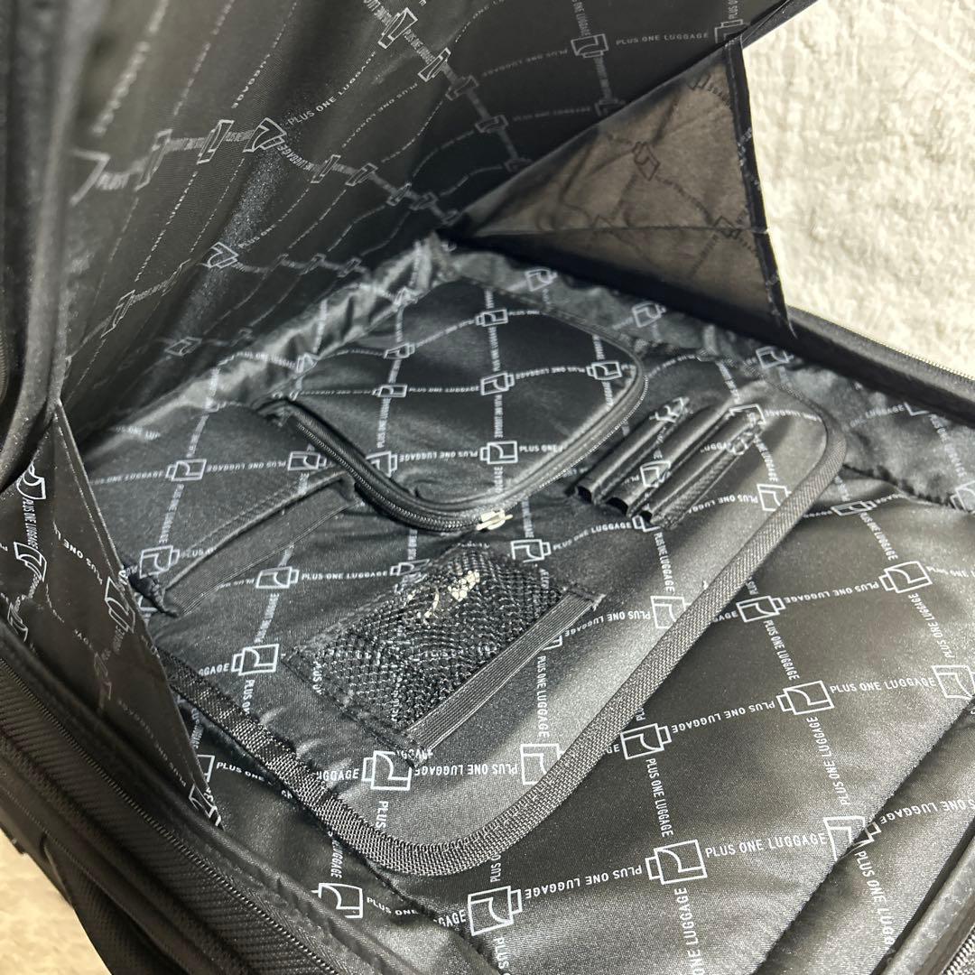 【美品】PLUS ONE LUGGAGE 縦型ソフトキャリー　60L