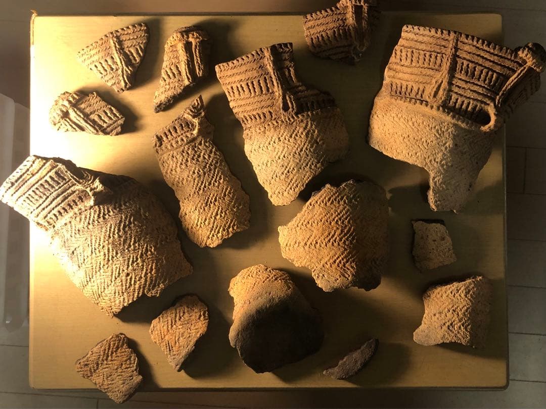 「縄文土器の欠片 No.526」です。