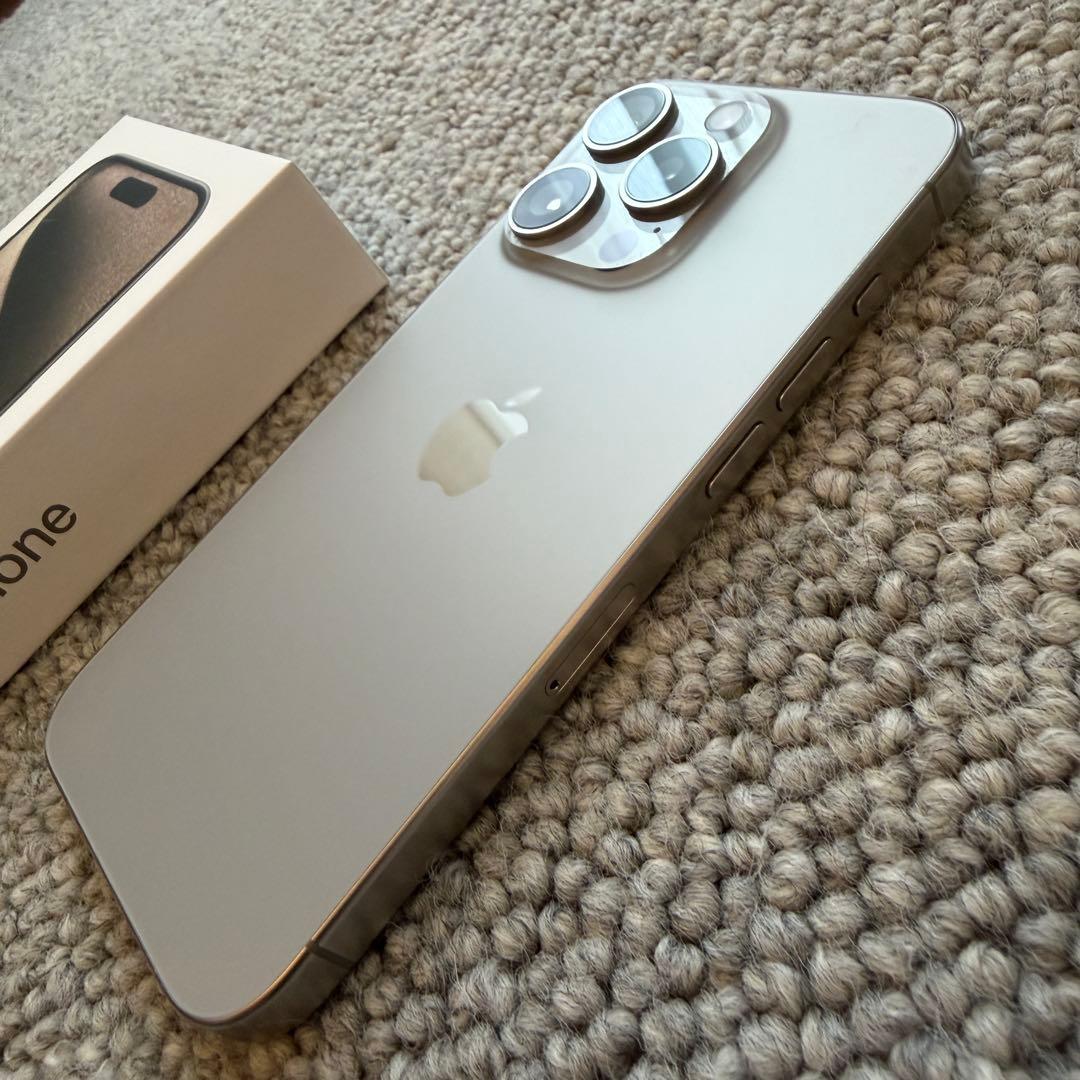 美品 iPhone15 pro 512GB チタニウム SIMフリー