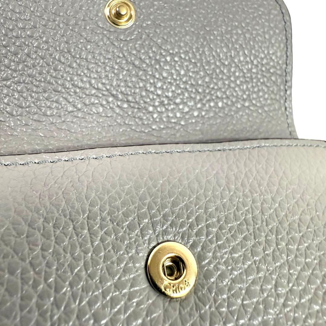 美品　クロエ 三つ折り財布　スモールトリフォールド　 アルファベット　グレー