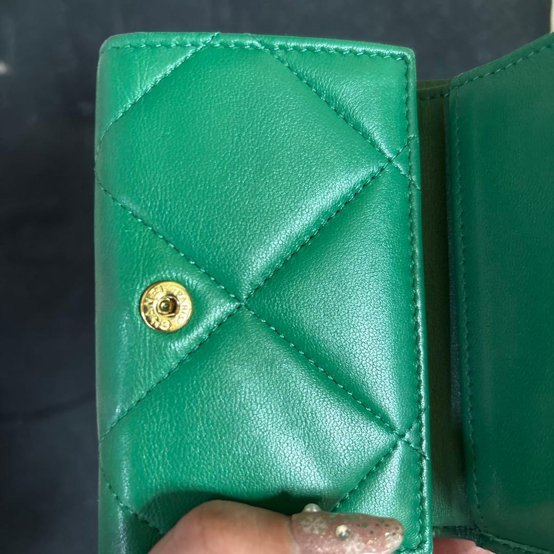 CHANEL シャネル　19三つ折り財布　ディズヌフ
