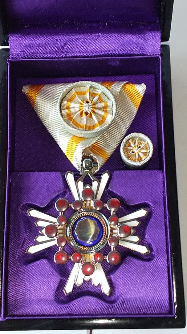 希少品 勲四等瑞宝章 勲章 ミリタリー ミリタリーグッズ 旧日本軍 美品 です。