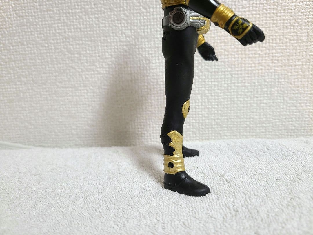 仮面ライダークウガ ライジングマイティ ブラックバージョン ソフビ