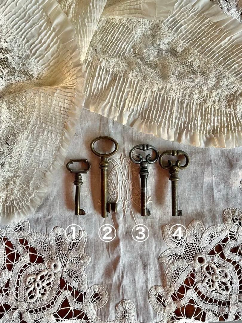 ◆フランスアンティーク｜古い鍵デザインキーセットブロンズシルバー装飾輪っか