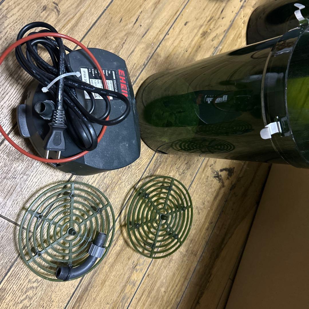 エーハイム2215 1台、2213 4台、サブフィルター用 2台、その他