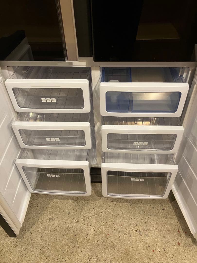 シャープ　SHARP　2017年製　4ドア　大容量　大型冷蔵庫　612L