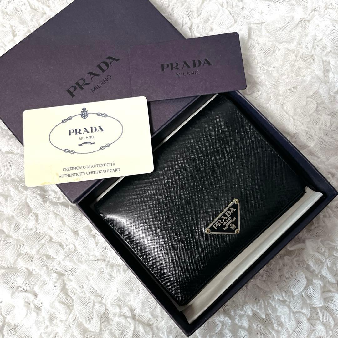 PRADA ブラック 二つ折り財布　サフィアーノレザー　黒　三角　トライアングル