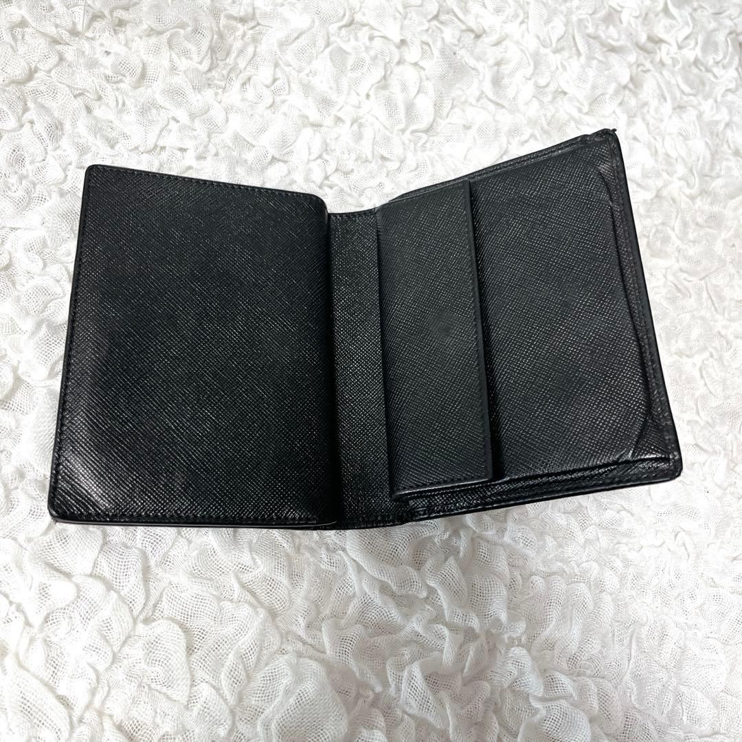 PRADA ブラック 二つ折り財布　サフィアーノレザー　黒　三角　トライアングル