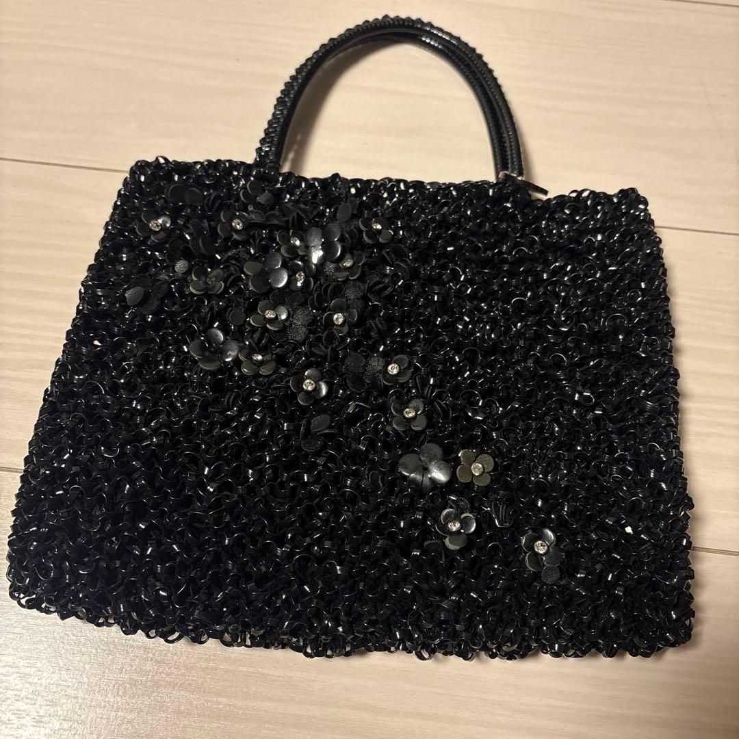 フレグラ様　アンテプリマ　黒の花飾り付きパーティーバッグ