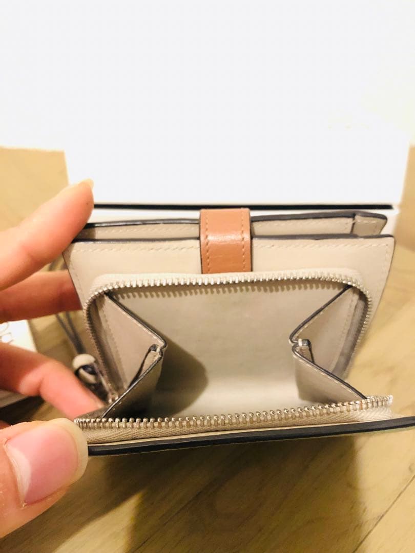 LOEWE 二つ折り財布 グリーンレザー