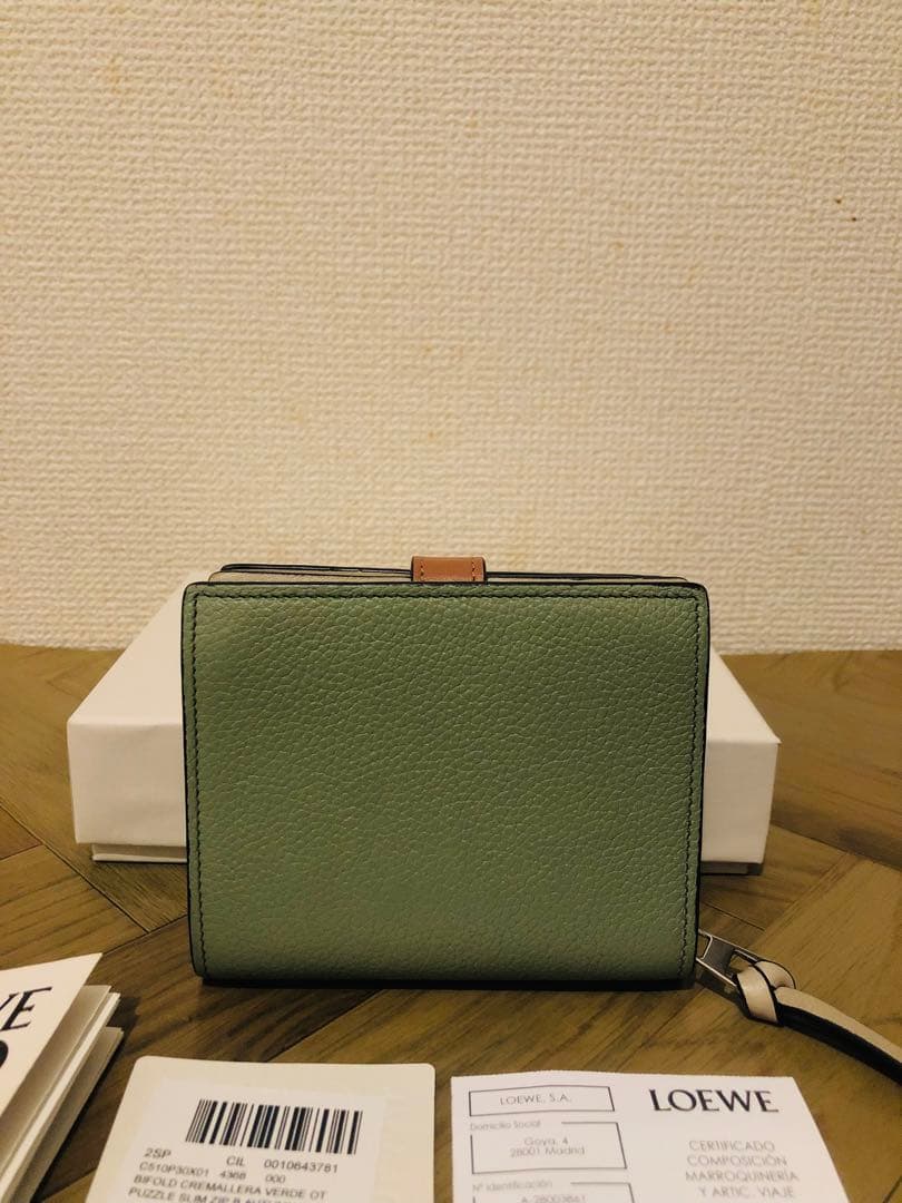 LOEWE 二つ折り財布 グリーンレザー
