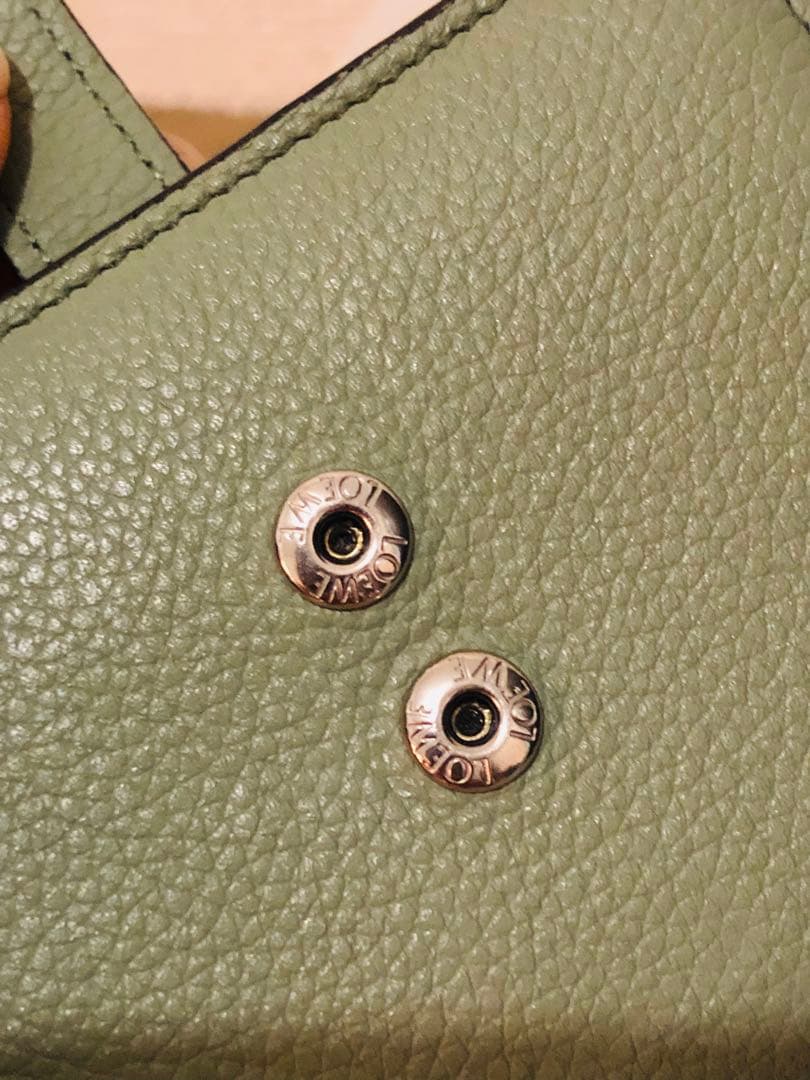 LOEWE 二つ折り財布 グリーンレザー