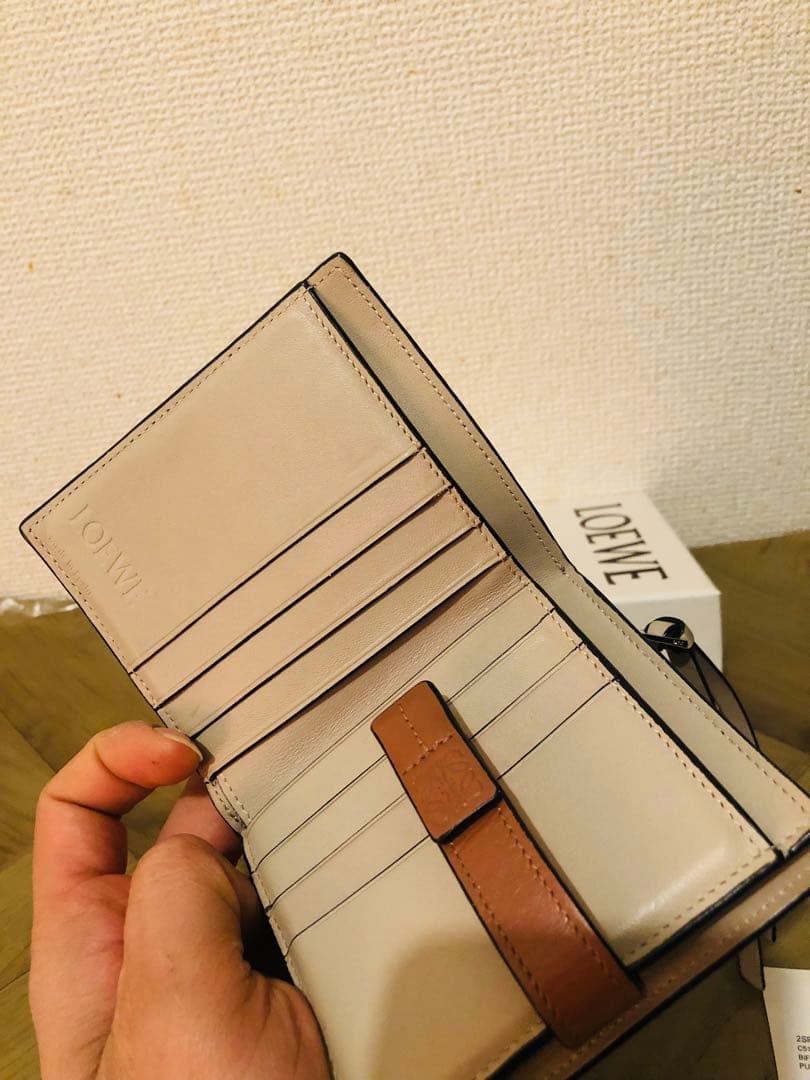 LOEWE 二つ折り財布 グリーンレザー