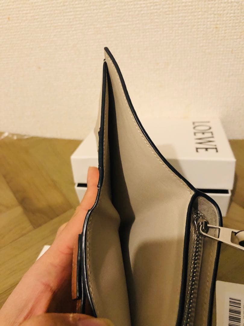 LOEWE 二つ折り財布 グリーンレザー