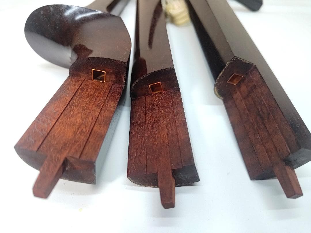 三味線中棹 本体破れあり　 紅木 金細　二本溝　東さわり　子持ち綾杉