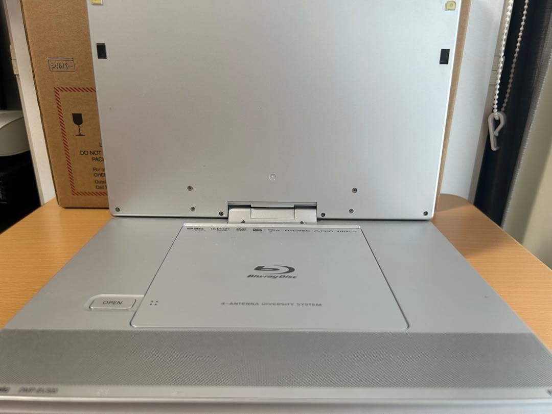 Panasonic DMP-BV300 ポータブルテレビ　BDプレイヤー