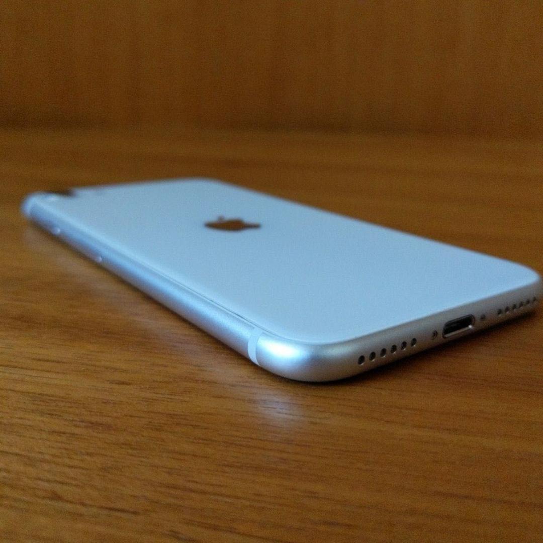傷無し美品★在庫1点SIMフリー iPhone SE3 第3世代 パールホワイト
